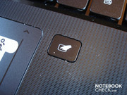 El (colocado muy cerca del lado izquierdo) touchpad puede ser fácilmente desactivado al presionar un botón