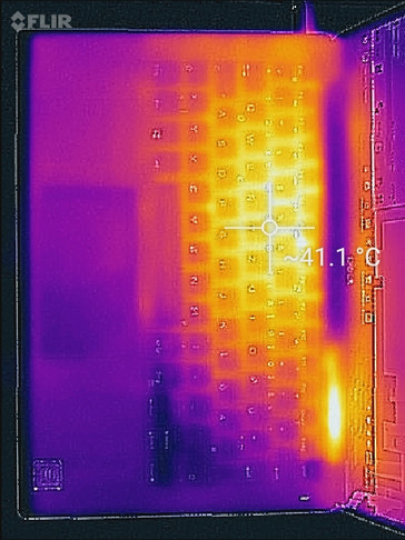 Puedes ver la bisagra en la parte superior derecha, que calienta la salida de aire caliente.