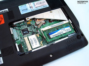Un CPU Intel Atom N280 junto con Intel GMA 950 son utilizados en el Fujitsu M2010.