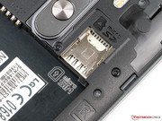 Las ranuras microSIM y microSD están una junto a al otra.
