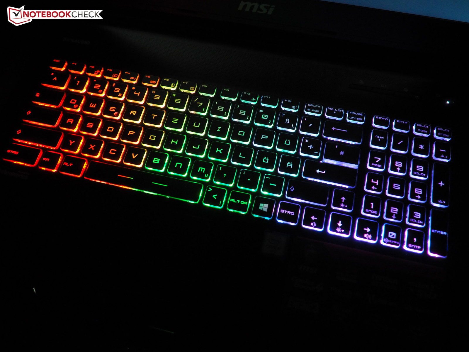 Экран быстрого набора. MSI белая клавиатура с подсветкой. Подсветка клавиатуры ноутбука MSI. Ноутбук MSI С светящейся клавиатурой. Светящиеся клавиатура MSI.