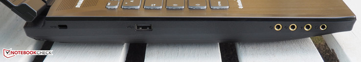 Izquierda: Bloqueo Kensington, USB 2.0, 4x audio