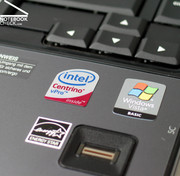 El CPU T9300 de Intel con 2.5 GHz garantiza un buen rendimiento de oficina.