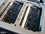 Se puede instalar un total de 16 GB DDR3 de RAM.