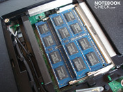 Ambos compartimientos para RAM están equipados con 2 veloces módulos DDR3 de 2046 MBytes de RAM (1333 MHz)