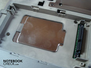 Así es como se ve por dentro del chasis cuando la cubierta y el disco duro son retirados