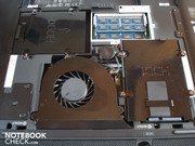 Dos discos duros y el RAM son accesibles. Acceso a otros componentes es mucho más complicado