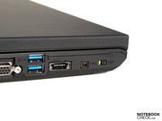 ... Un USB 3.0 con funcion de carga en reposo (arriba), un combo eSATA/USB y Firewire.