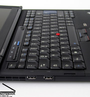 El teclado tambien toma la distribución familiar de Thinkpad, así como sus idiosincrasias.