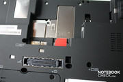 Un compartimiento para tarjeta SIM se esconde debajo de la batería