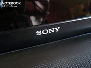 Muchos logos de Sony adornan la carcasa.