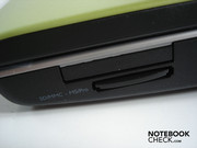 El compartimiento ExpressCard de 32mm y lector de tarjetas SD/MMC + MS/Pro al lado derecho