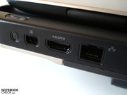 Monitores externos pueden ser conectados mediante el puerto de pantalla y HDMI.