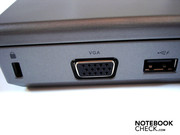 El lado izquierdo tiene el seguro Kensington, VGA y USB 2.0