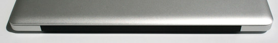 Lado Posterior: Antena WLAN y BT bajo una cubierta plástica de color negro