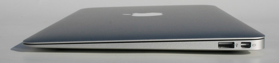 Derecha: USB 2.0, mini DisplayPort