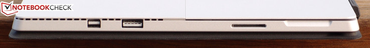 Derecha: Mini-DisplayPort, USB 3.0, SurfaceConnect/puerto de carga, ranura microSD (bajo el atril)