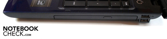 Derecha: Unidad óptica (reproductor BluRay), 2 USB 2.0.