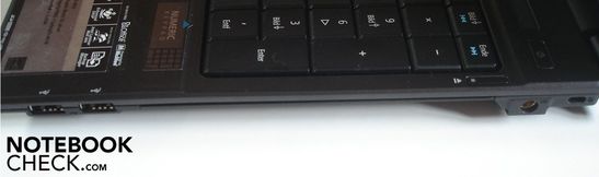 Derecha: 2x USB 2.0, grabador DVD, Conector de corriente, Cierre Kensington