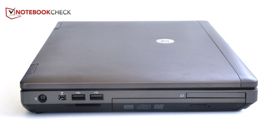 Izquierda: Toma de corriente, FireWire 400, 2 puertos USB 2.0, lector de tarjetas, grabador DVD, ExpressCard 54