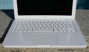 La presentación del teclado es la misma que de los modelos MacBook pro y el teclado del desktop.