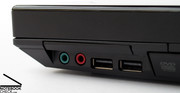 El equipamento de interfaces es destacable, porque proporciona un total de cuatro puertos USB 2.0, Firewire y HDMI.