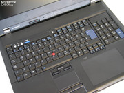 El W700 también puede ser equipado opcionalmente con una tableta digitalizadora integrada de Wacom.