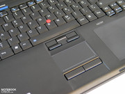 Las cualidades de primera clase habituales fueron ofrecidas por la combinación del touchpad y trackpoint.