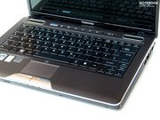 El laptop también se sale bien en términos de estabilidad, lo que no es una sorpresa debido al pesado chasis.