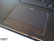 El touchpad de gran escala es agradablemente suave.