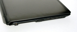 Lado derecho: puerto USB 2.0, DVD drive óptico, puerto LAN, interface VGA, seguro Kensington