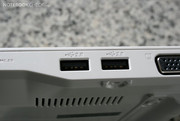 Considerando el pequeño tamaño del portátil viene bien equipado. 3 puertos USB 2.0, ...