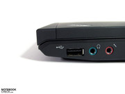 El tercer USB 2.0 y las conexiones de audio en el frontal derecho.