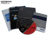 Asus ha incluido una buena cantidad de folletos y un DVD que incluye contoladores con el G73SW.