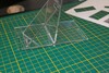 Cortar acrílico produce bordes muy limpios que permanecen transparentes