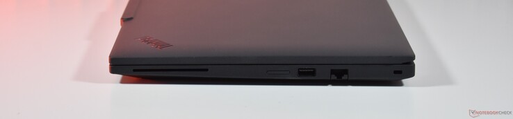 derecha: Lector de tarjetas inteligentes, USB A 3.2 Gen 1, Ethernet RJ45, ranura para bloqueo Kensington