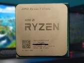 La APU de sobremesa AMD Ryzen 7 5700G cuenta con una iGPU Radeon Vega 8. (Fuente de la imagen: Chiphell/MakeUseOf - editado)