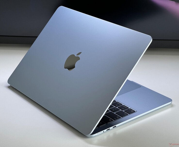 Apple MacBook Air en acabado azul con un fino diseño de aluminio (Fuente de la imagen: Notebookcheck)