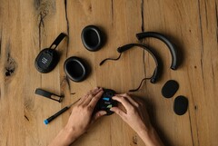 Los Fairbuds XL deberían poder repararse mejor que la mayoría de los auriculares over-ear modernos. (Fuente de la imagen: Fairphone)