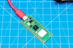 El Pico W ya es compatible con Bluetooth 5.2, un año después de su lanzamiento. (Fuente de la imagen: Raspberry Pi Foundation)