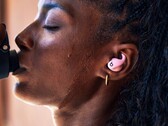 Los Powerbeats Fit están disponibles en cuatro colores, incluido el rosa. (Fuente de la imagen: Apple)