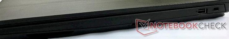Derecha: altavoz, lector de tarjetas SD (en la parte inferior), USB 3.0 tipo A, bloqueo Kensington