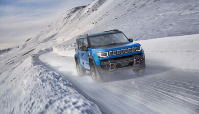 Gracias a su tracción 4x4 y al sistema "Selec-Terrain", se dice que el Jeep Recon es capaz de enfrentarse a condiciones difíciles como la nieve y el hielo. El motor de 650 CV garantiza una aceleración segura. (Fuente de la imagen: Jeep)