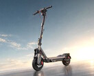 El patinete eléctrico Segway Max G3 Plus llega con un modo de potencia extra de 2.200 W, lo que le permite acelerar de 0 a 15 mph en 2,4 segundos.