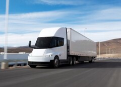 Tesla inicia las entregas de los camiones Semi de serie desde su fábrica de Sparks, Nevada