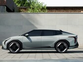 Un Kia EV4 aparcado delante de un edificio (Fuente de la imagen: Hyundai Motor Group vía Unsplash)