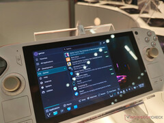 El Zotac Zone Pro ejecutando su fork de Manjaro Linux. (Fuente de la imagen: Notebookcheck)