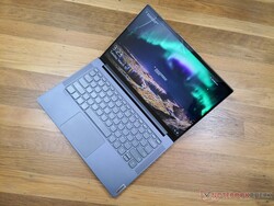 Review: Lenovo Yoga Slim 7-14ARE. La unidad de prueba proporcionada por AMD