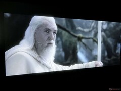 El detalle permanece nítido en las zonas difíciles, como el pelo de Gandalf. Además, no hay bandas de color ni halo alrededor de su bastón. (Imagen: El Señor de los Anillos: El Retorno del Rey de New Line Cinema)
