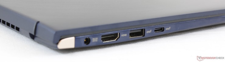 Izquierda: adaptador de CA, HDMI, USB Tipo A 3.1 (10 Gbps), USB Tipo C Gen. 2